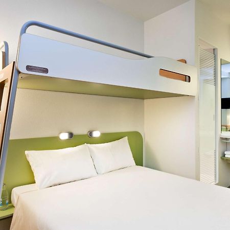 Ibis Budget Givet Esterno foto