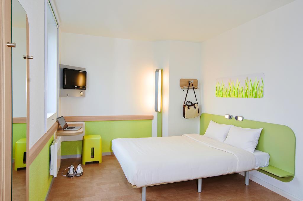 Ibis Budget Givet Esterno foto