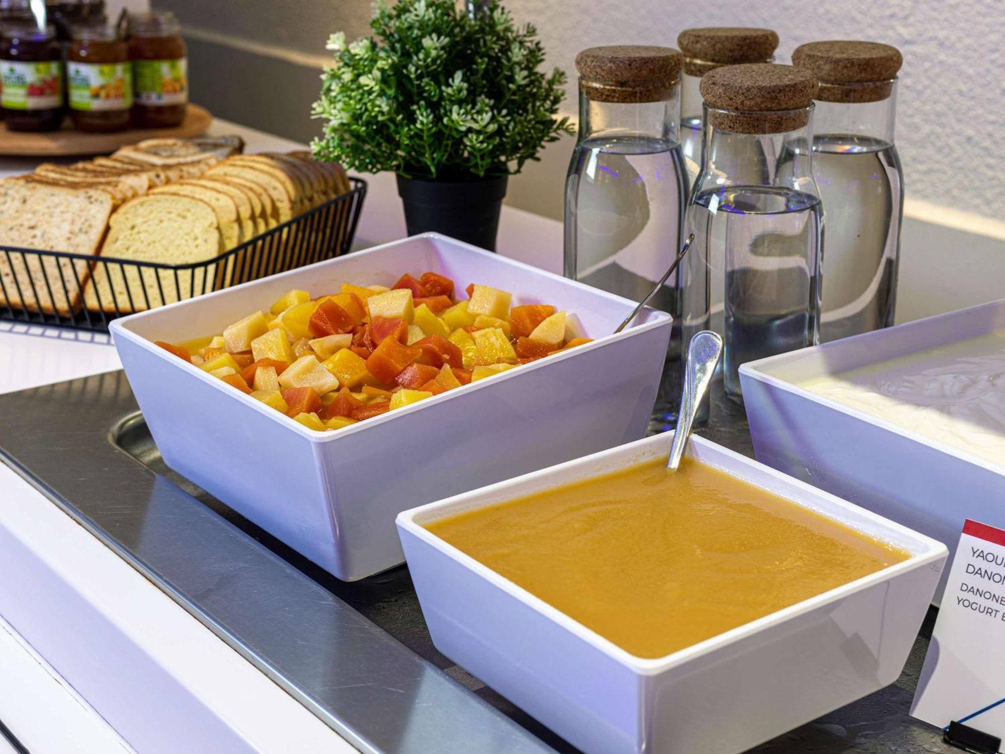 Ibis Budget Givet Esterno foto