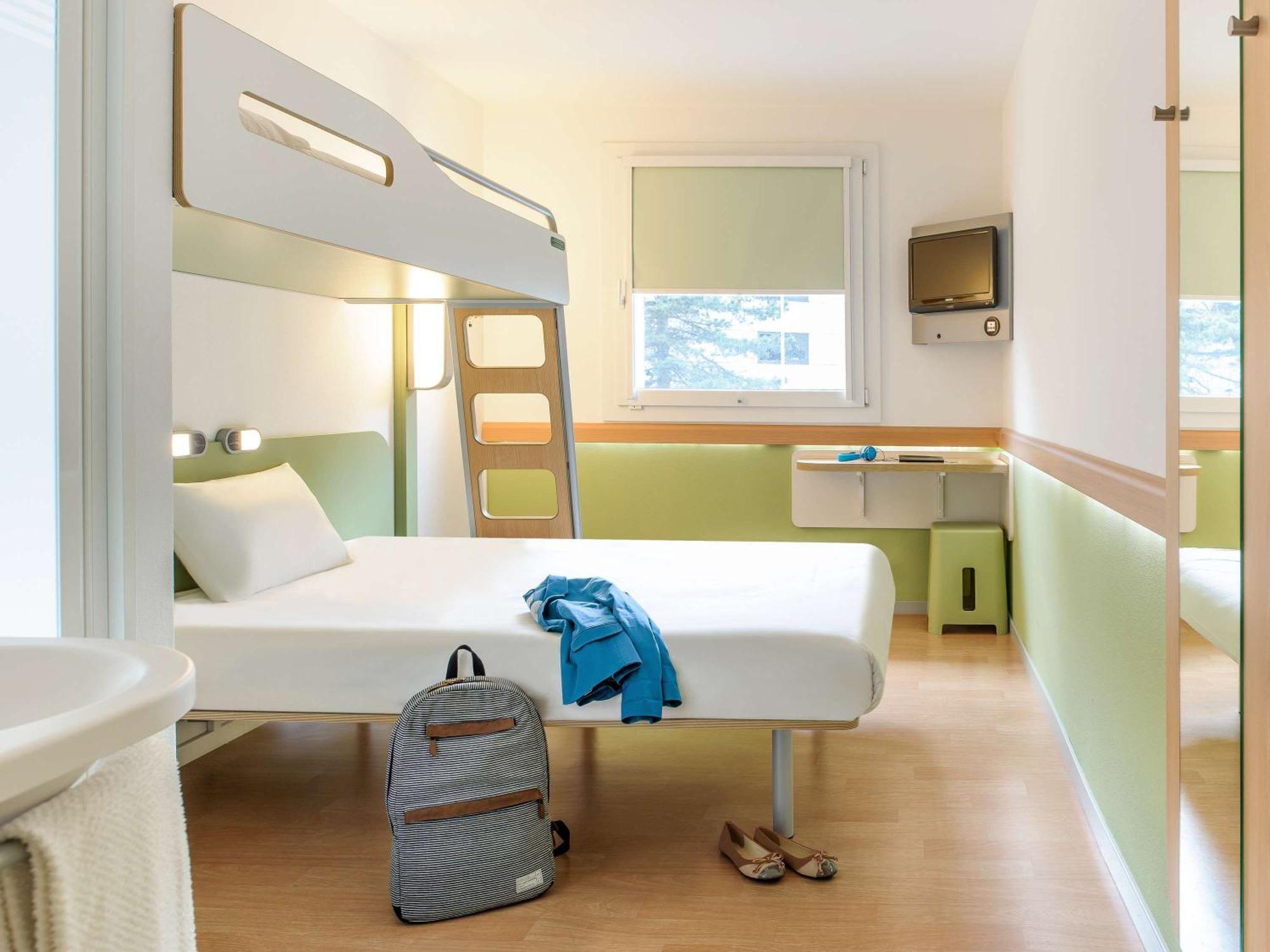 Ibis Budget Givet Esterno foto