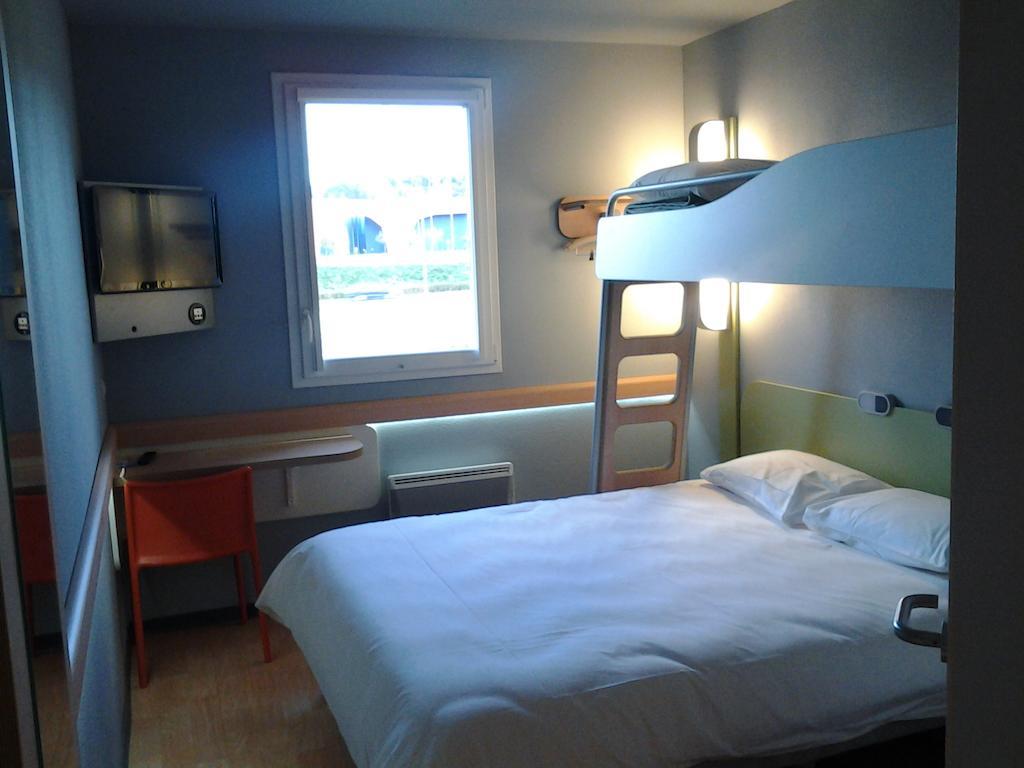 Ibis Budget Givet Esterno foto