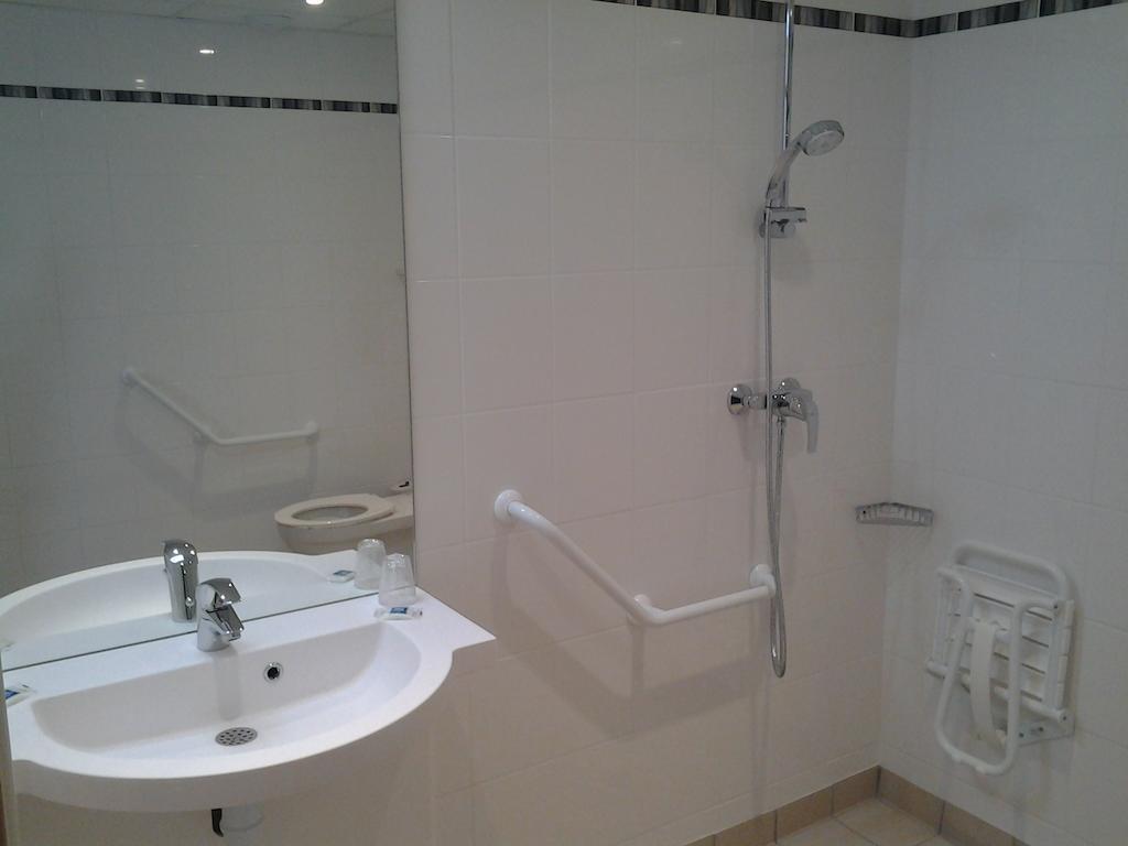Ibis Budget Givet Esterno foto