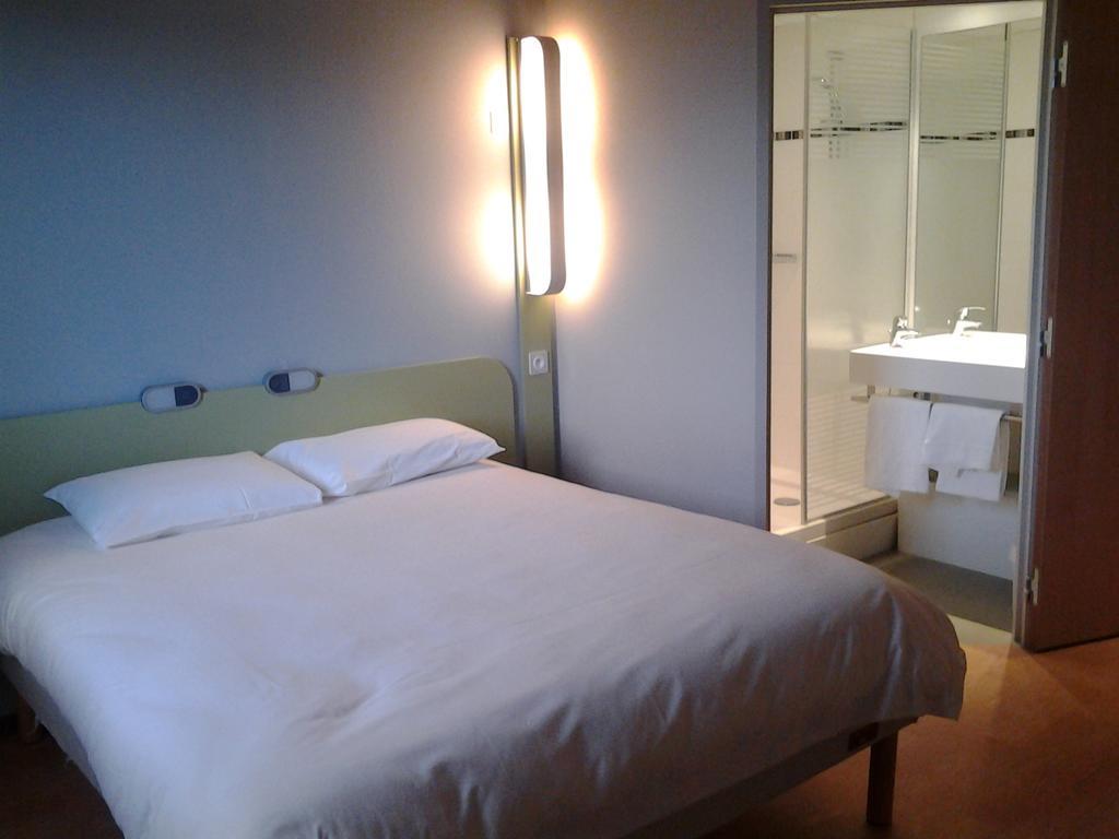 Ibis Budget Givet Esterno foto