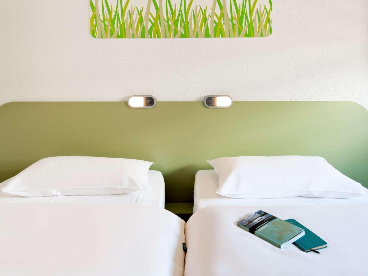 Ibis Budget Givet Esterno foto