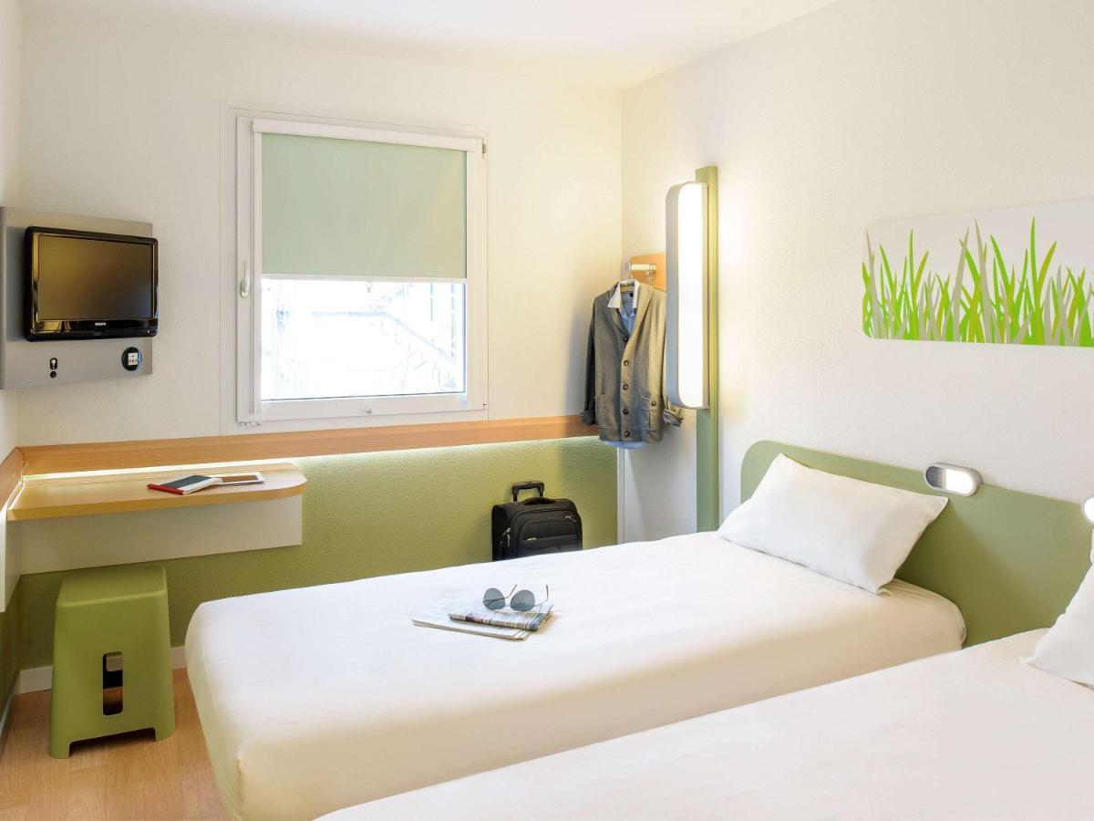 Ibis Budget Givet Esterno foto