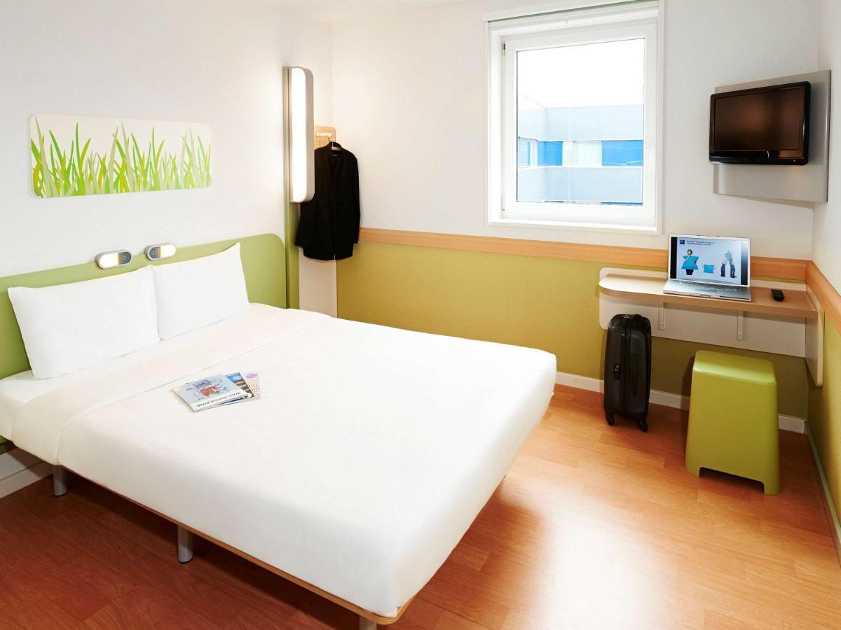 Ibis Budget Givet Esterno foto