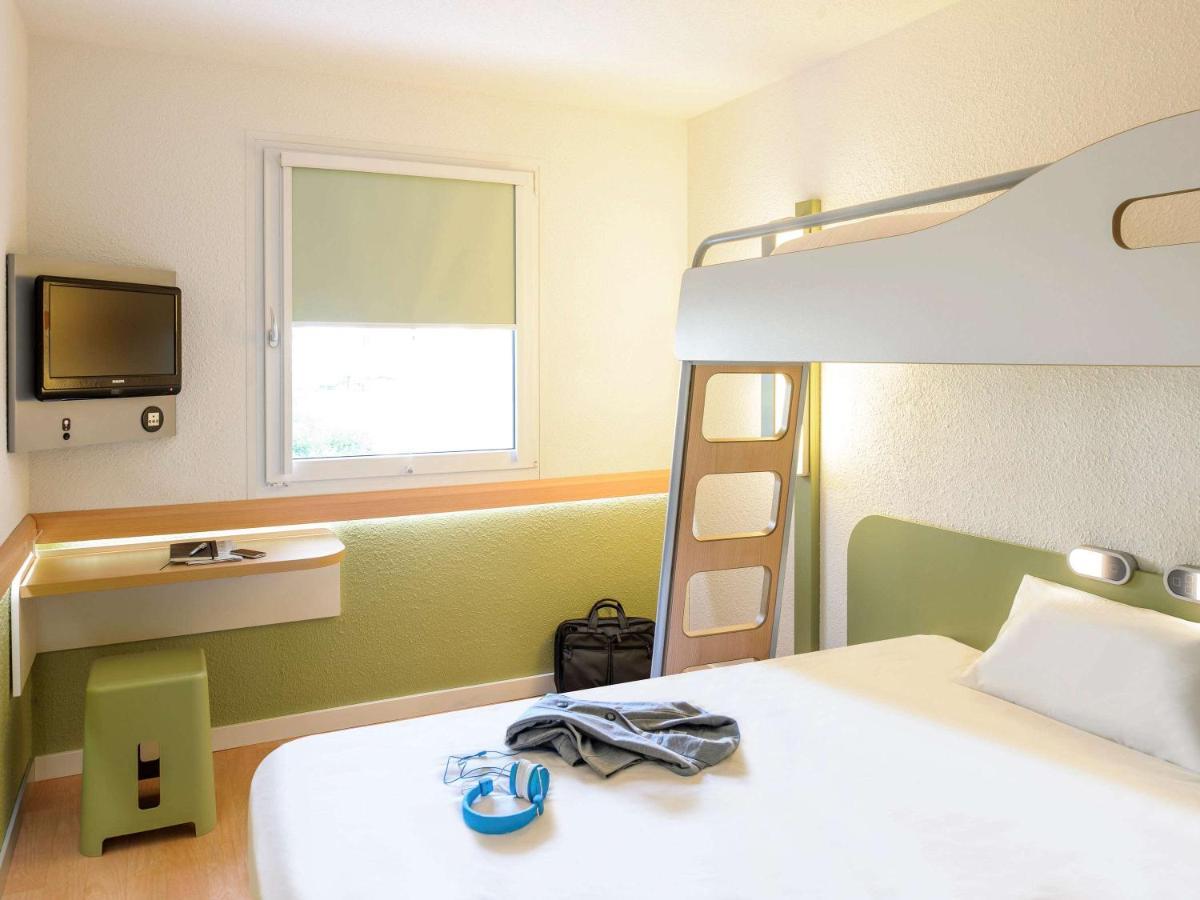 Ibis Budget Givet Esterno foto
