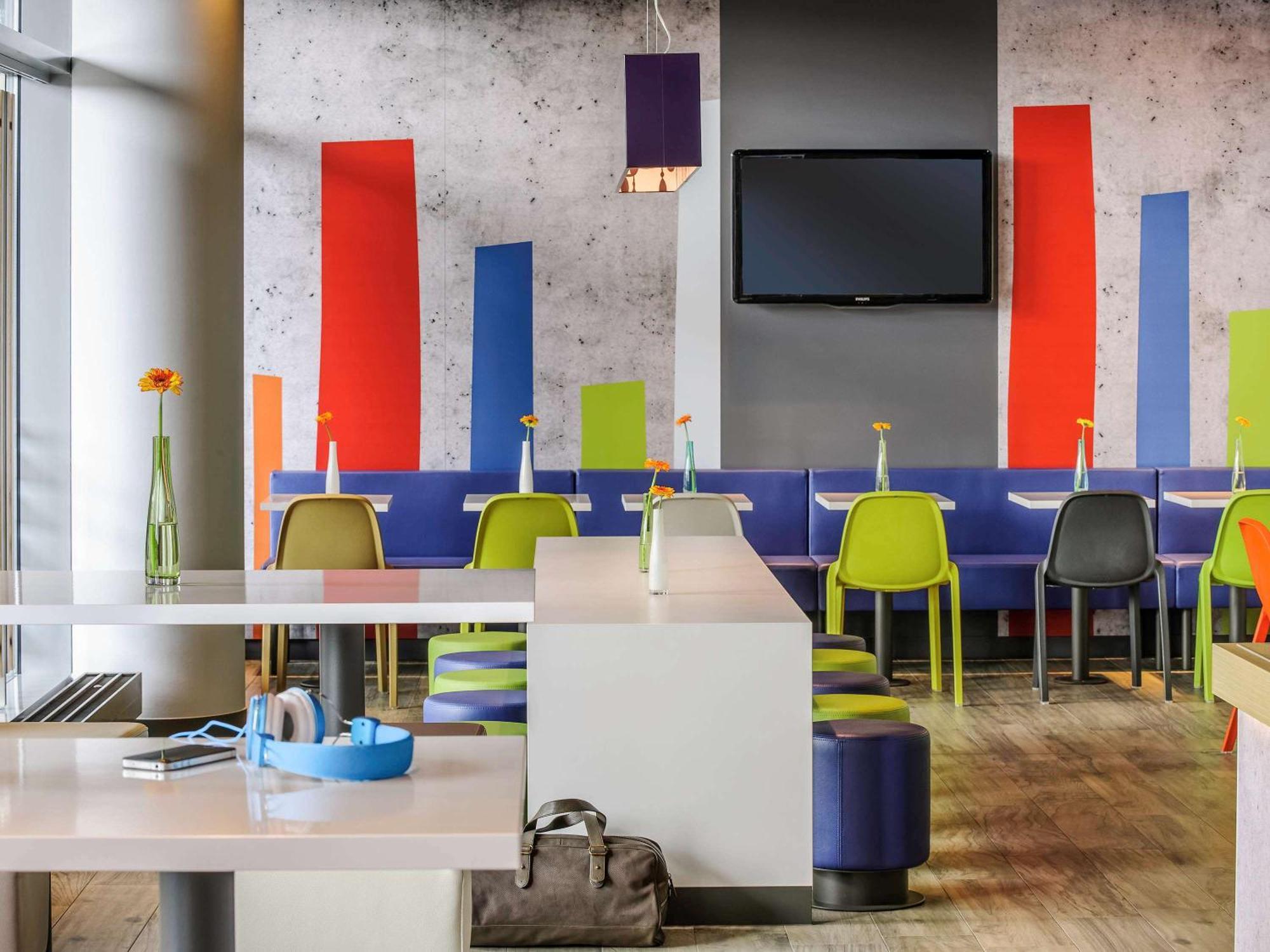Ibis Budget Givet Esterno foto