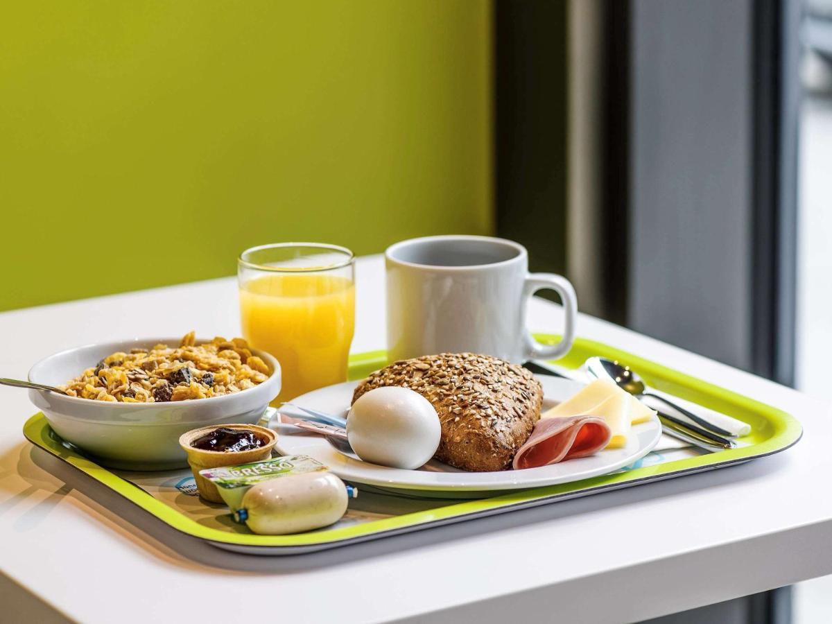 Ibis Budget Givet Esterno foto