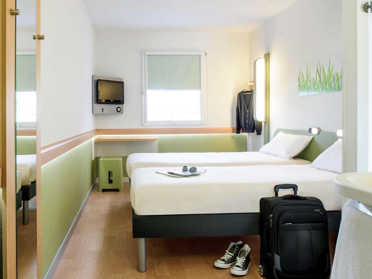 Ibis Budget Givet Esterno foto